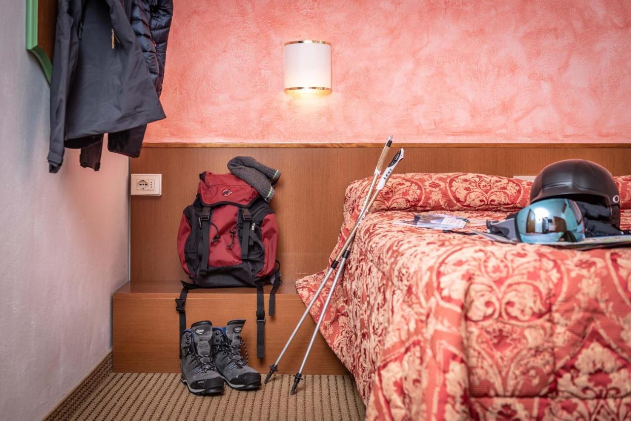 Hotel Italo Мадона ди Кампильо Екстериор снимка