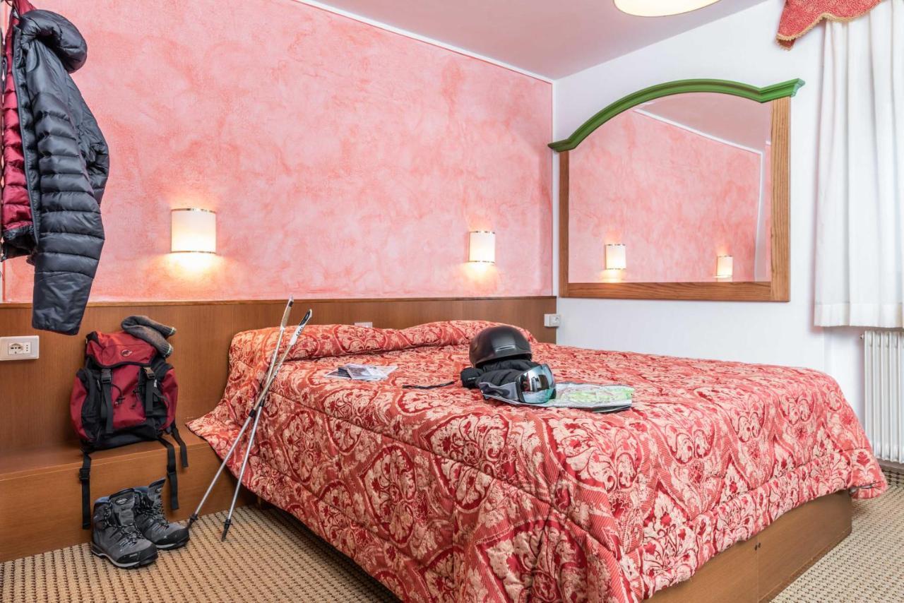 Hotel Italo Мадона ди Кампильо Екстериор снимка