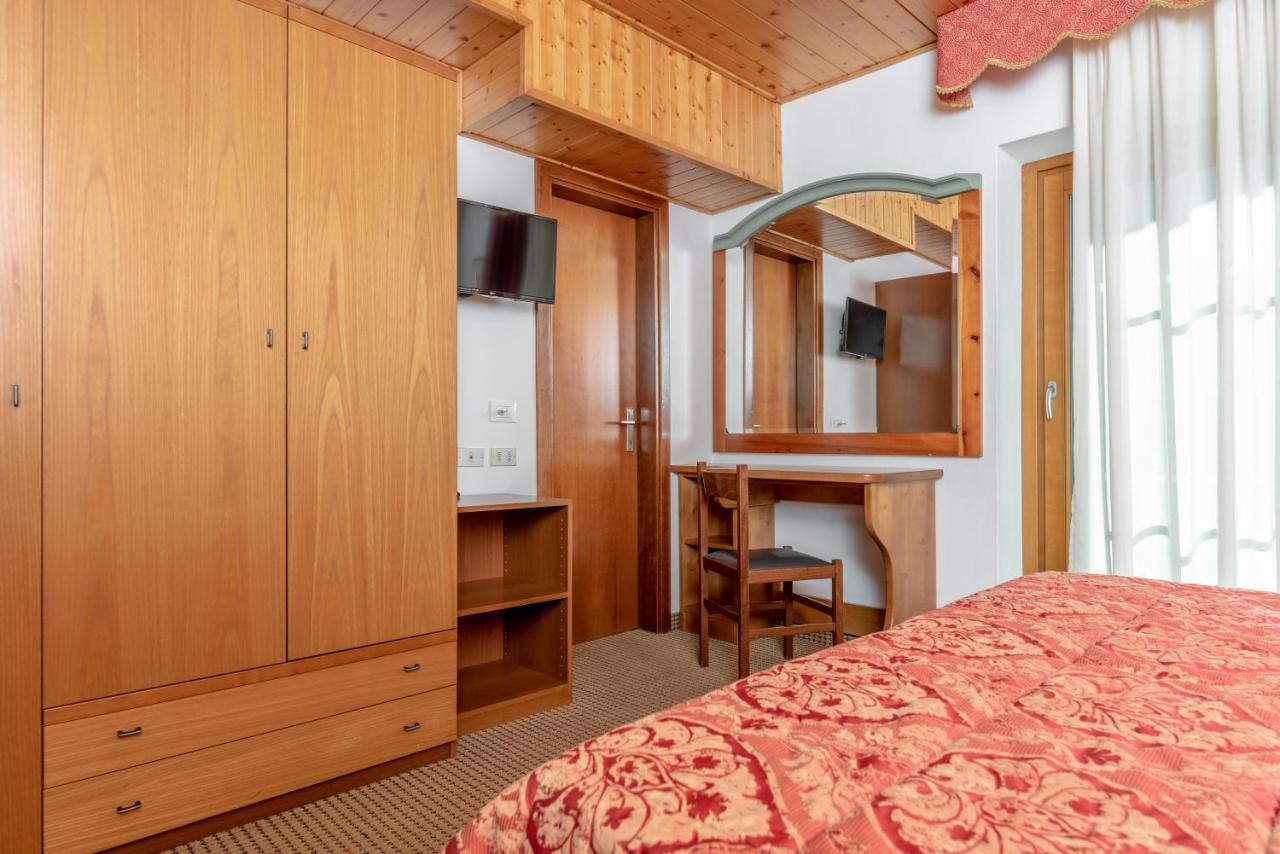 Hotel Italo Мадона ди Кампильо Екстериор снимка