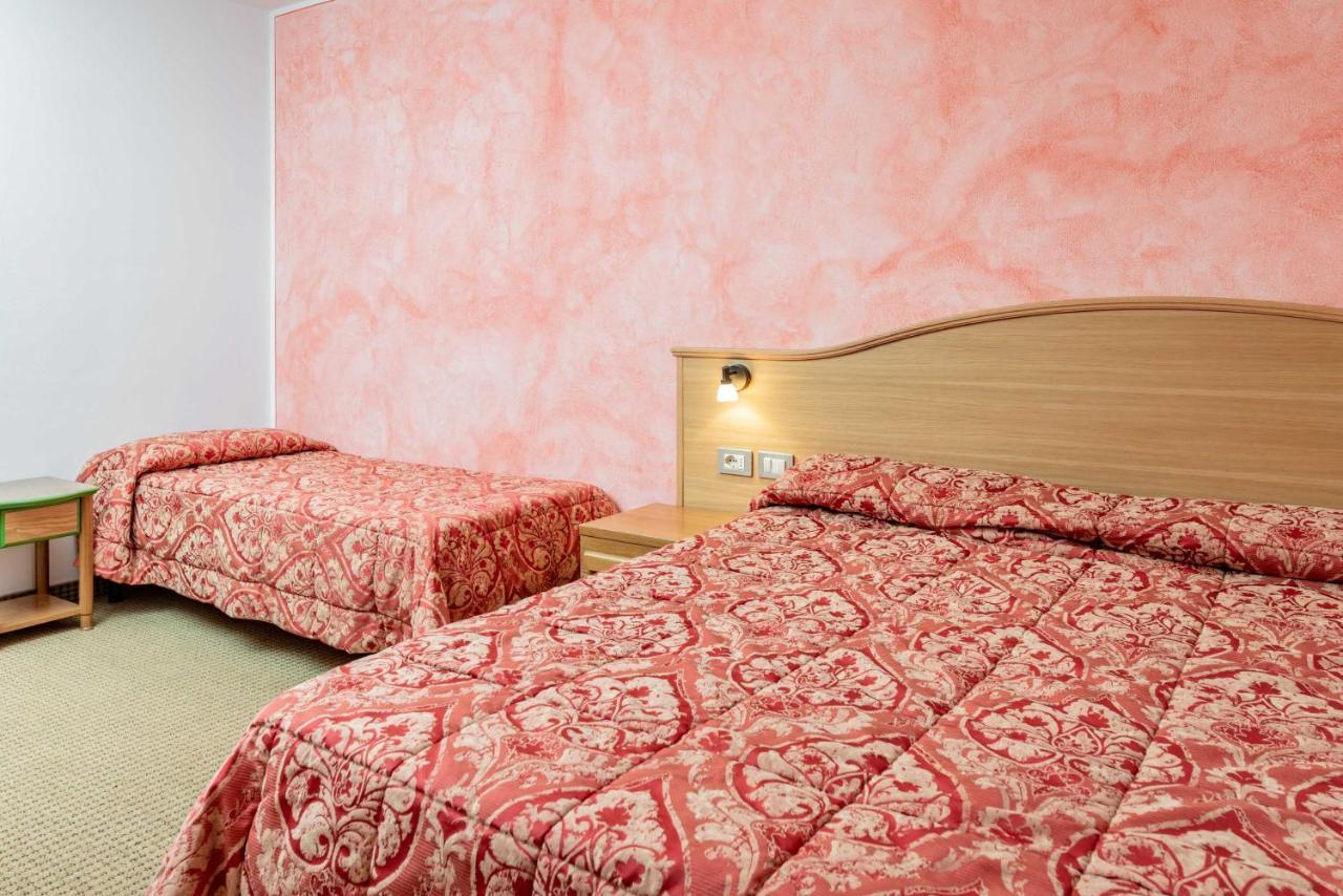 Hotel Italo Мадона ди Кампильо Екстериор снимка