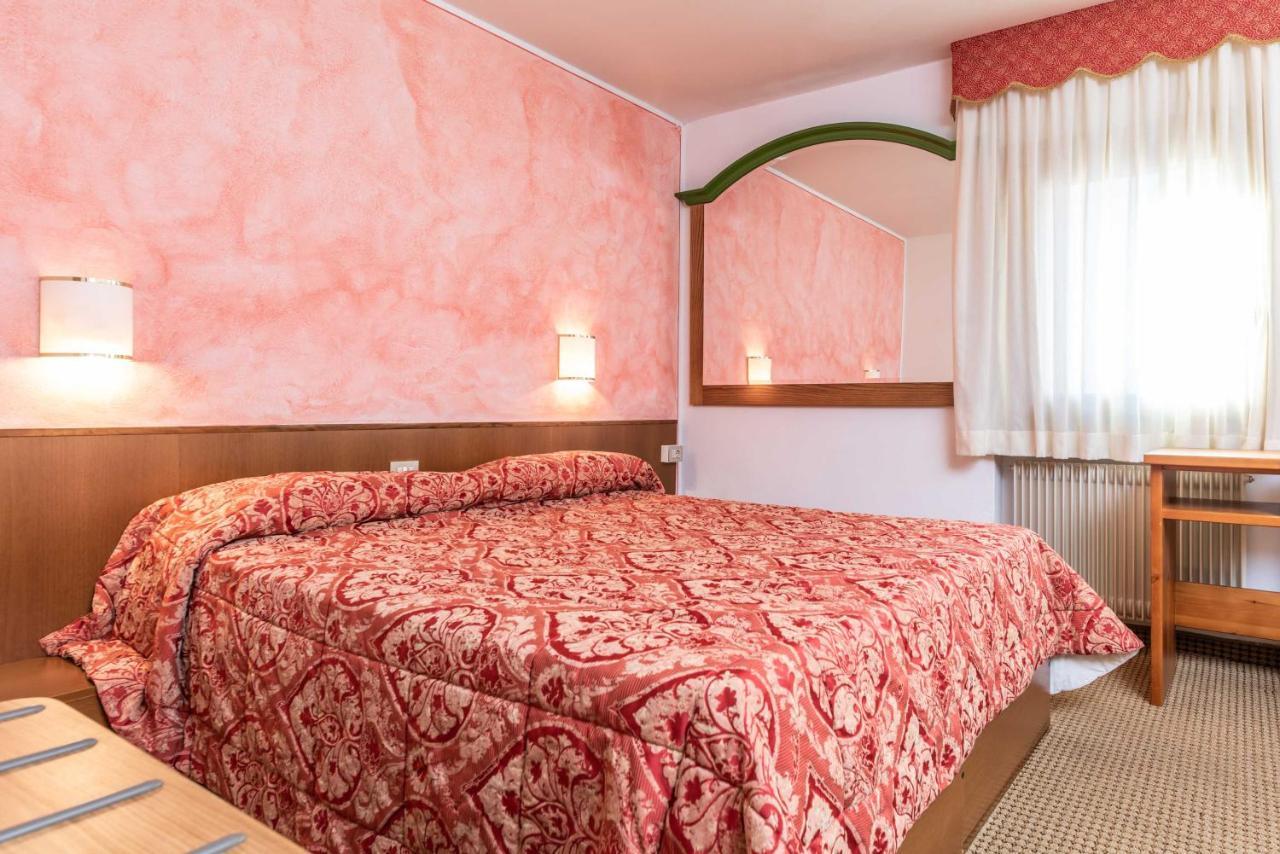 Hotel Italo Мадона ди Кампильо Екстериор снимка