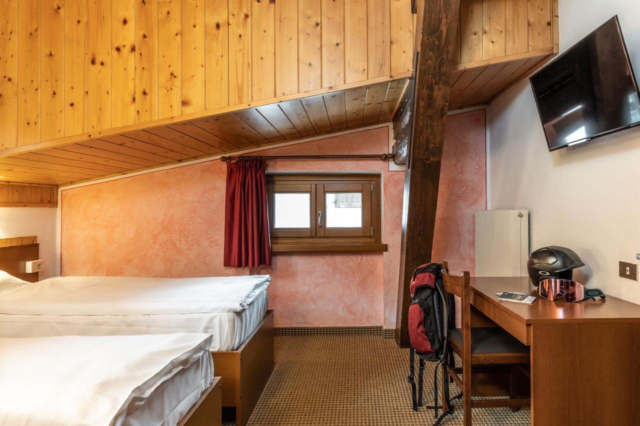 Hotel Italo Мадона ди Кампильо Екстериор снимка