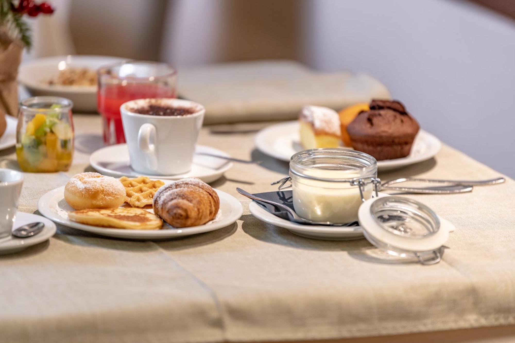 Hotel Italo Мадона ди Кампильо Екстериор снимка